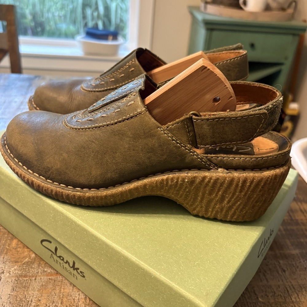 Clarks Artisan Mules Trapelo Women's 7 Dark Green Leather & Wood Shoe Trees NEW